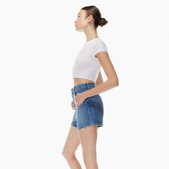{Levi's} 90s Y2K High Loose Denim Jean Shorts in Medium Wash, Sold at Aritzia - Picture 3 of 15